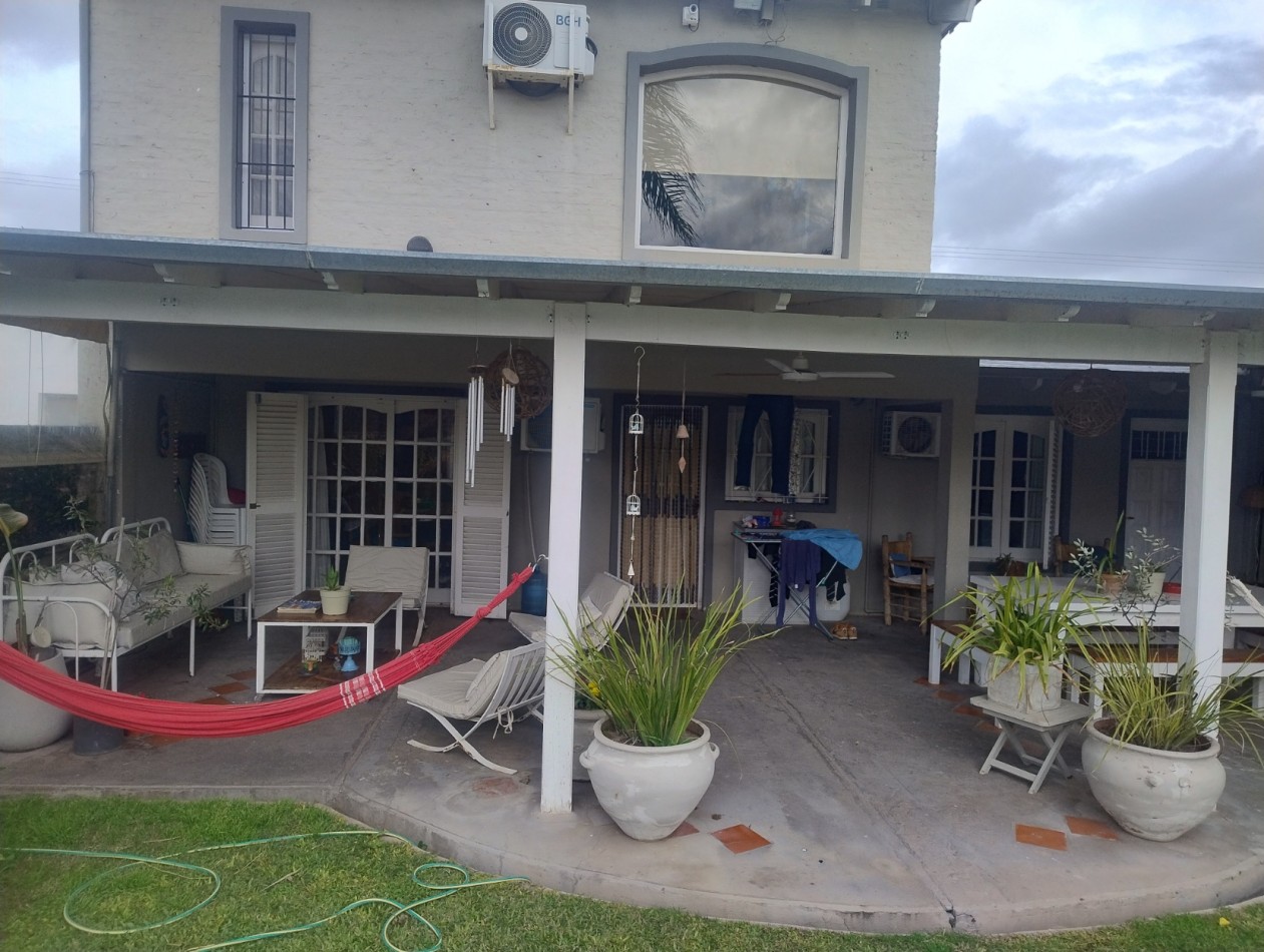 Casa sobre Arturo Diaz 