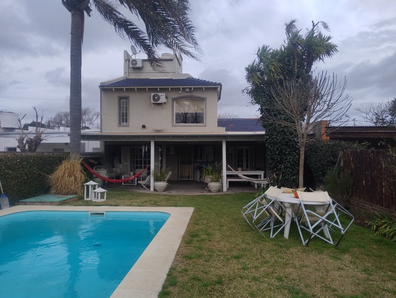 Casa sobre Arturo Diaz 