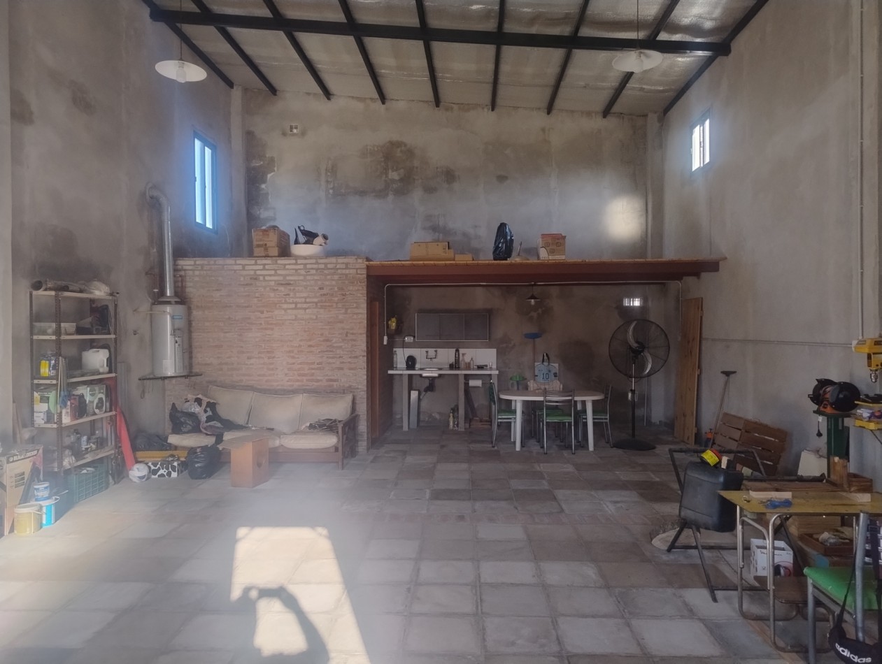 Galpon, con Loft y cimientos de casa en venta!