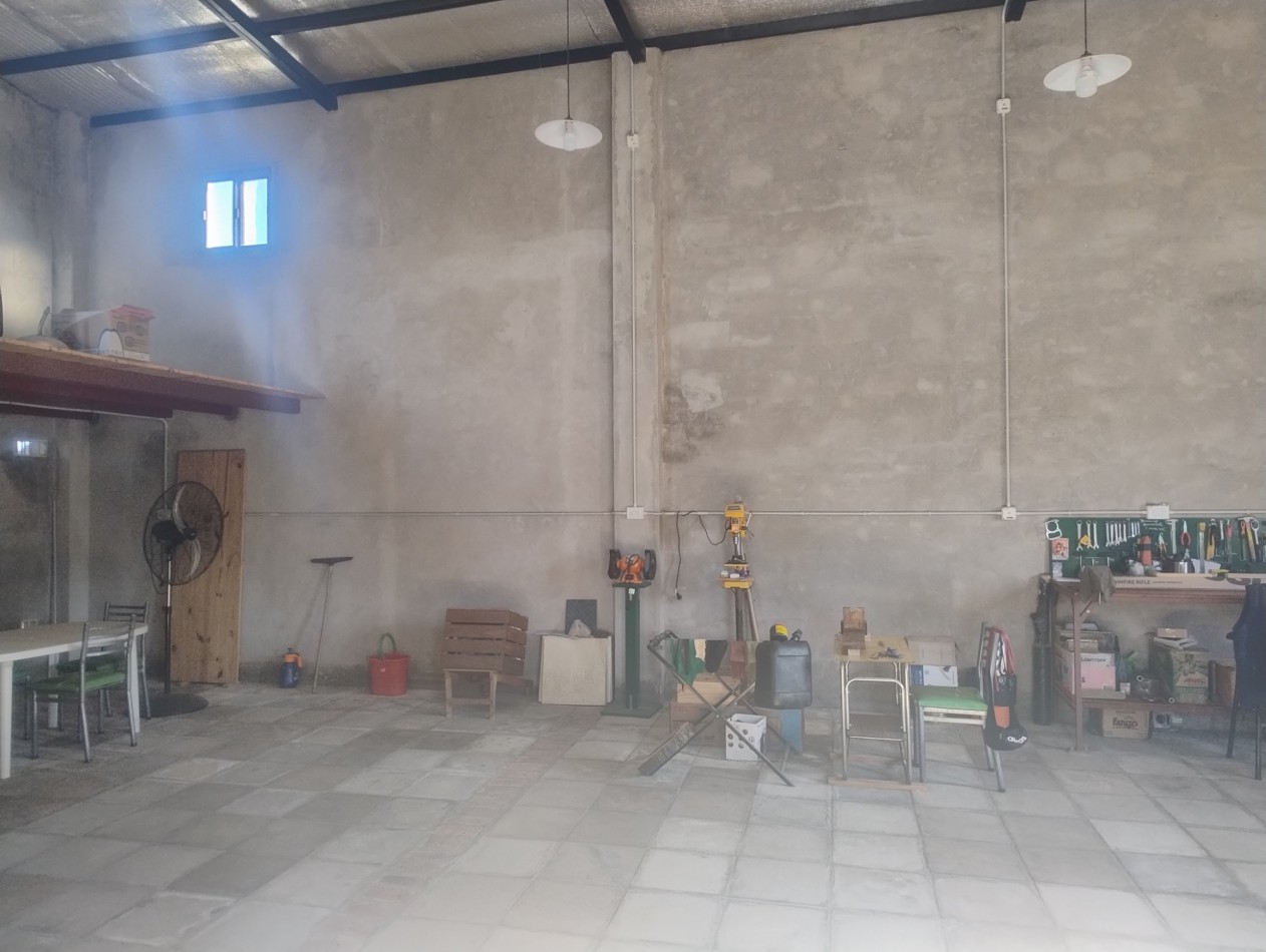 Galpon, con Loft y cimientos de casa en venta!