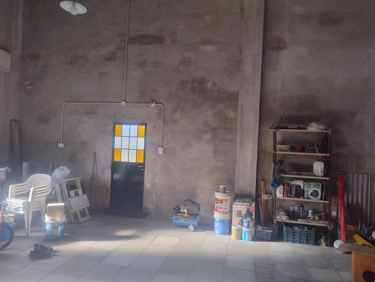 Galpon, con Loft y cimientos de casa en venta!