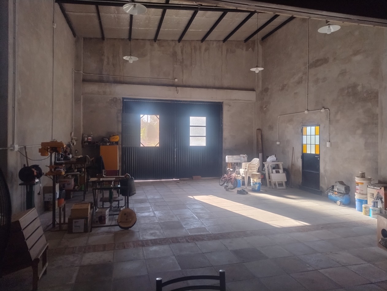 Galpon, con Loft y cimientos de casa en venta!