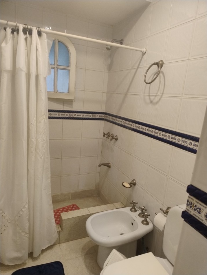 Casa sobre Arturo Diaz 