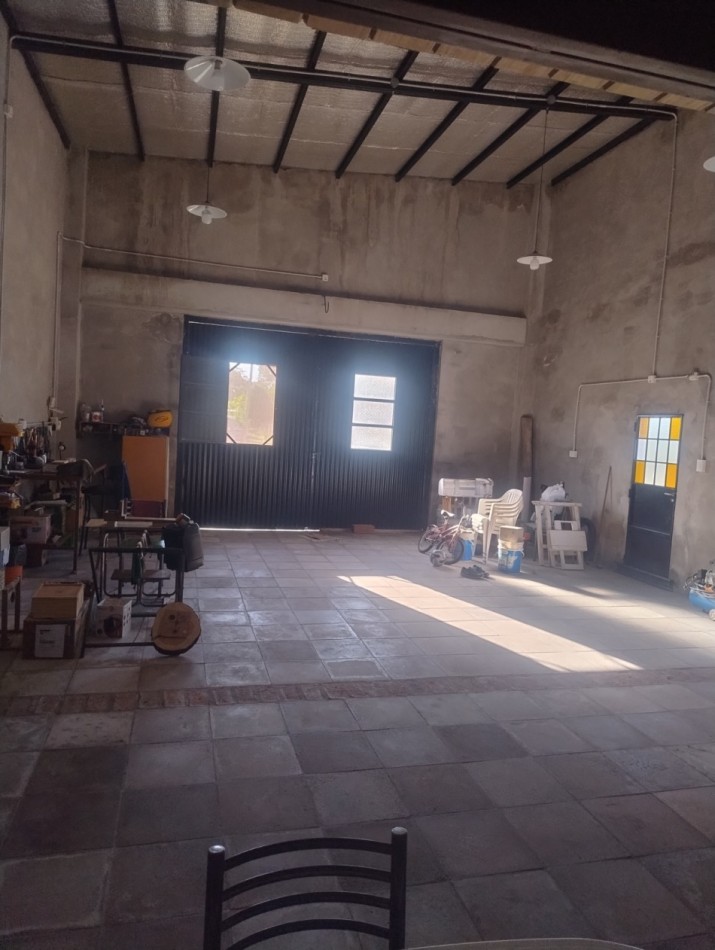 Galpon, con Loft y cimientos de casa en venta!